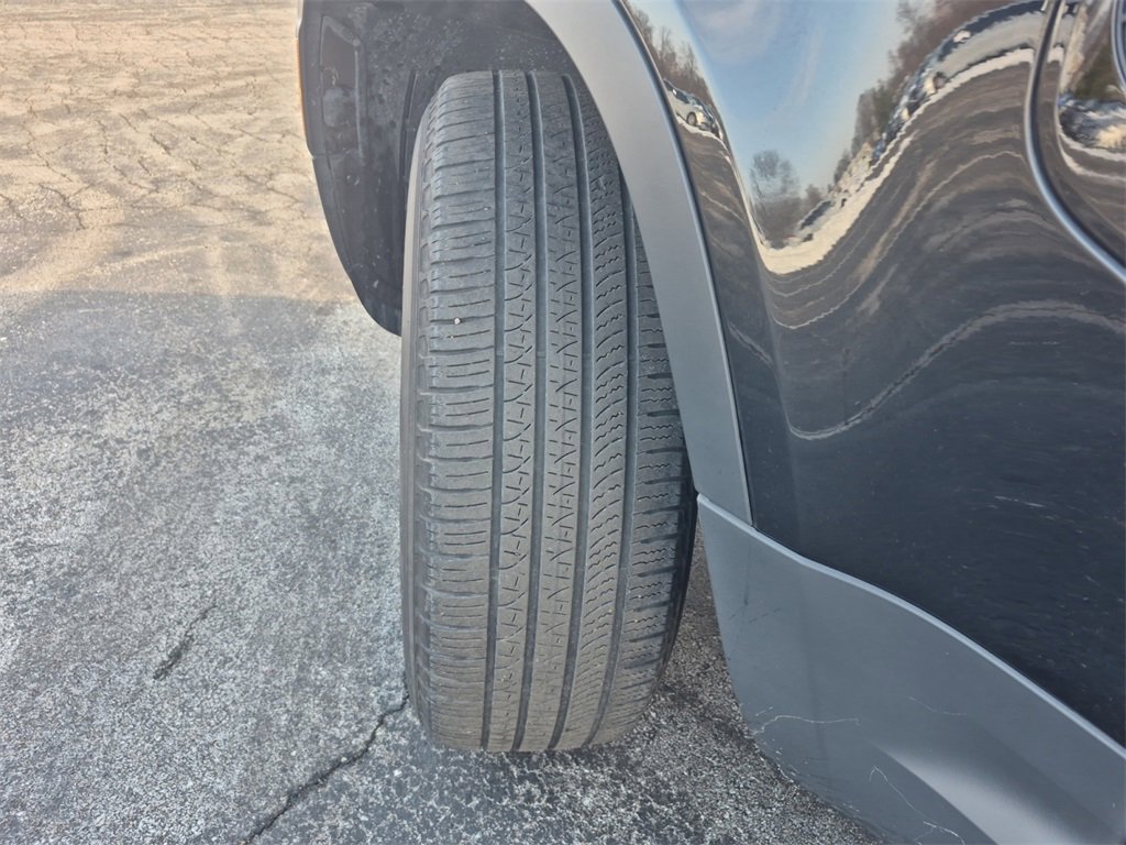 Used 2025 Land Rover Defender 110 S image 25