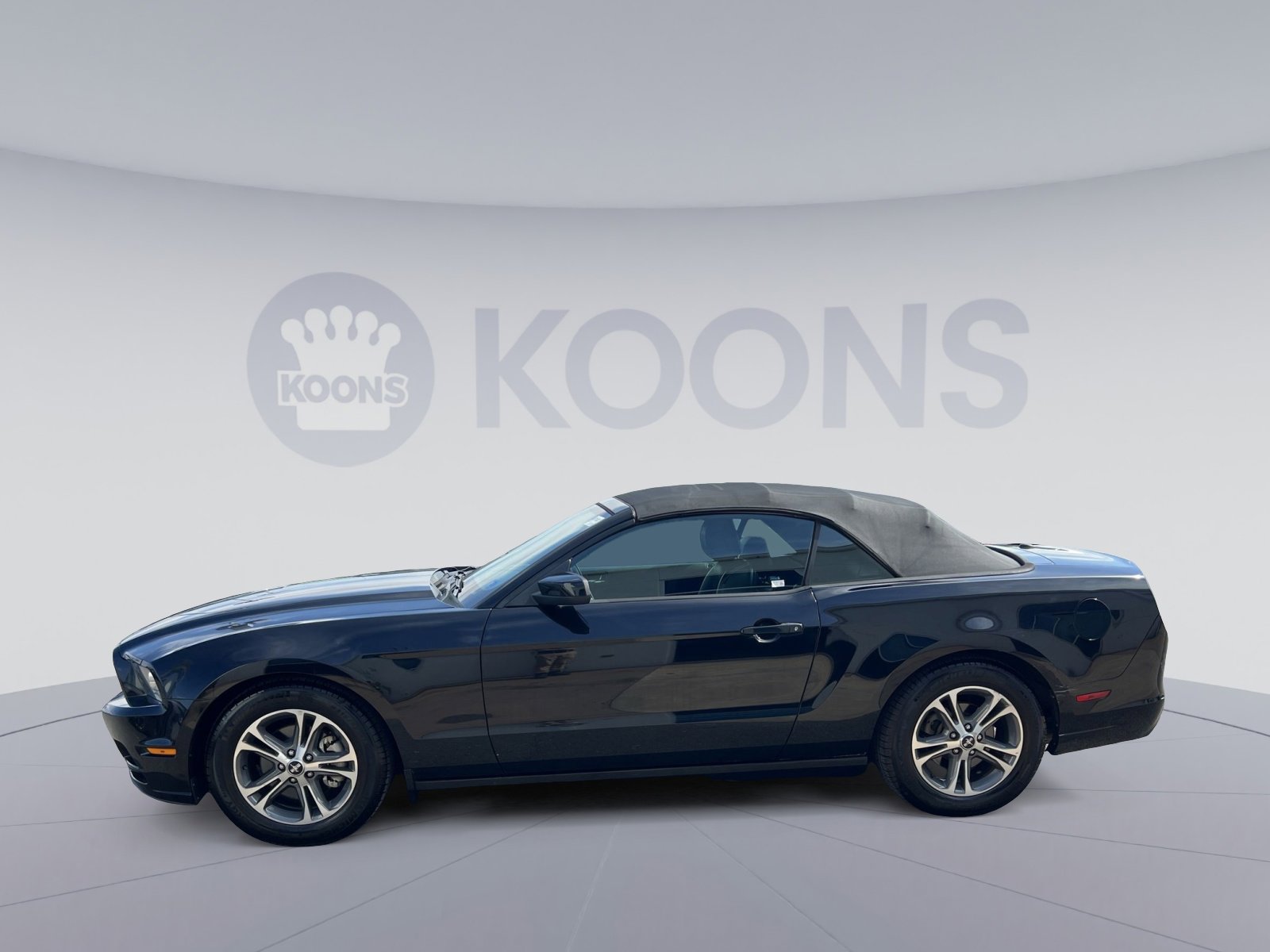 Used 2014 Ford Mustang Premium image 2