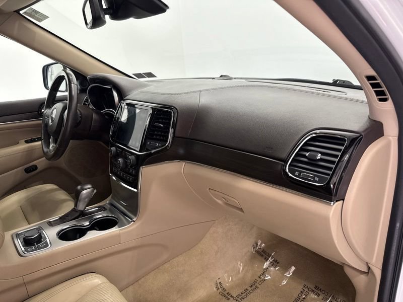 Used 2019 Jeep Grand Cherokee Overland AWD/4WD image 18