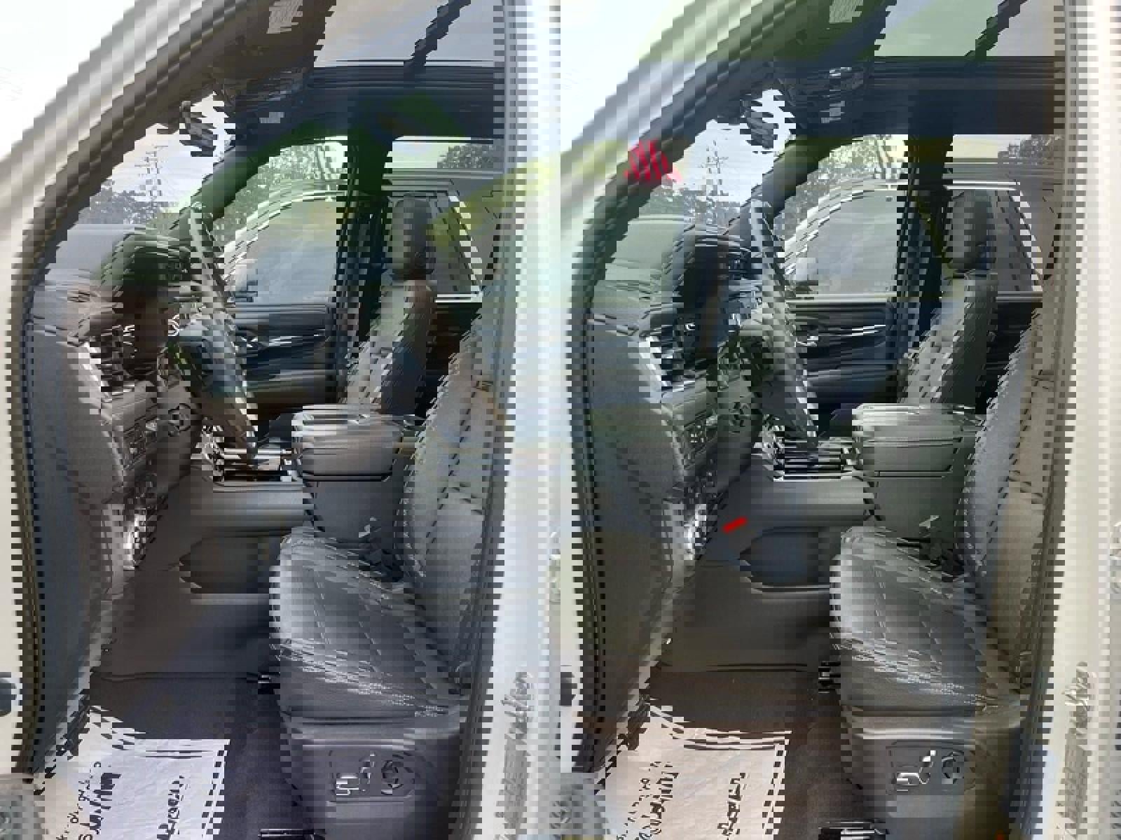 Used 2022 GMC Yukon XL Denali w/ Denali Premium Package image 26