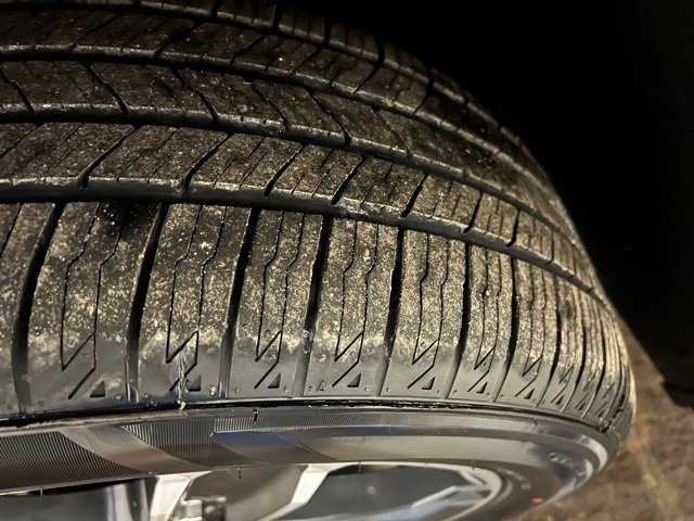 Used 2023 GMC Acadia SLT w/ Preferred Package image 11