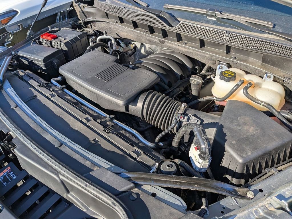 Used 2025 Chevrolet Suburban Z71 image 43