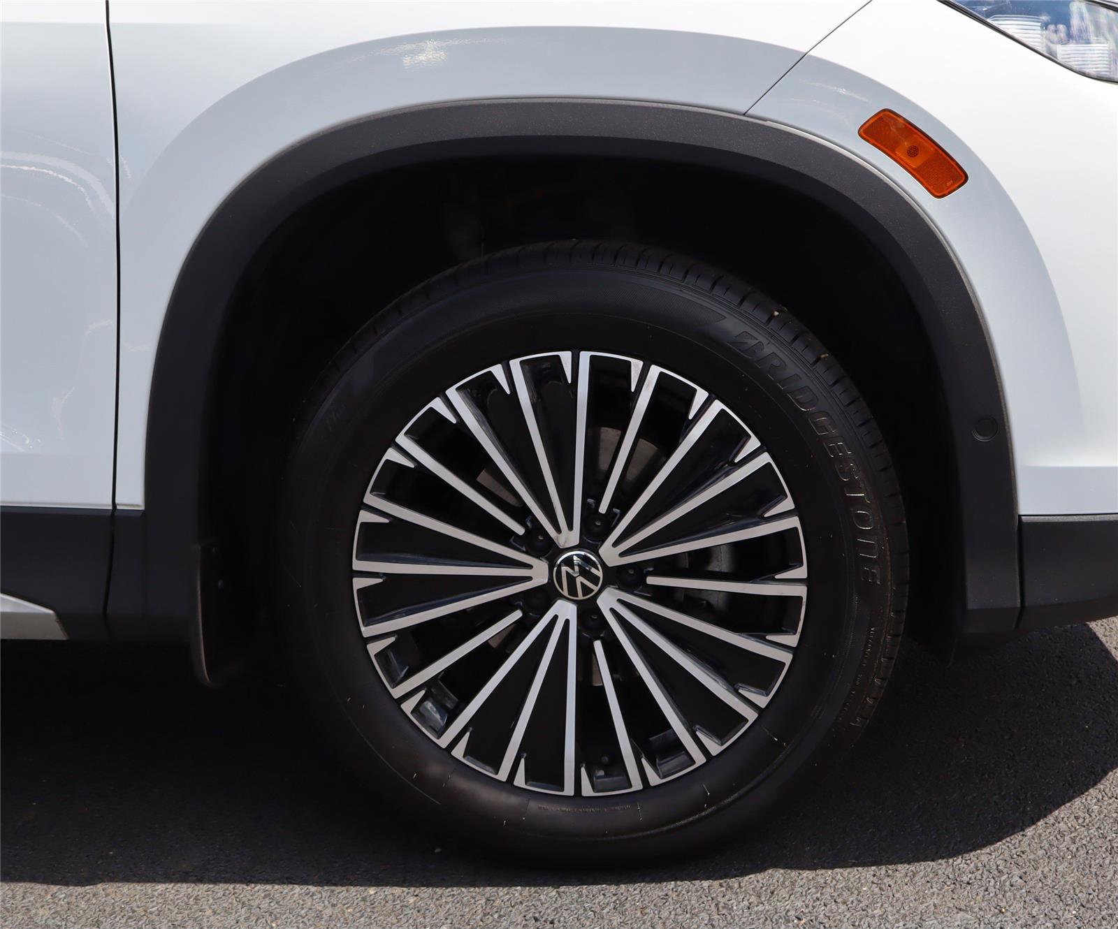 Certified 2025 Volkswagen Tiguan S w/ 18" Wheel Package image 11