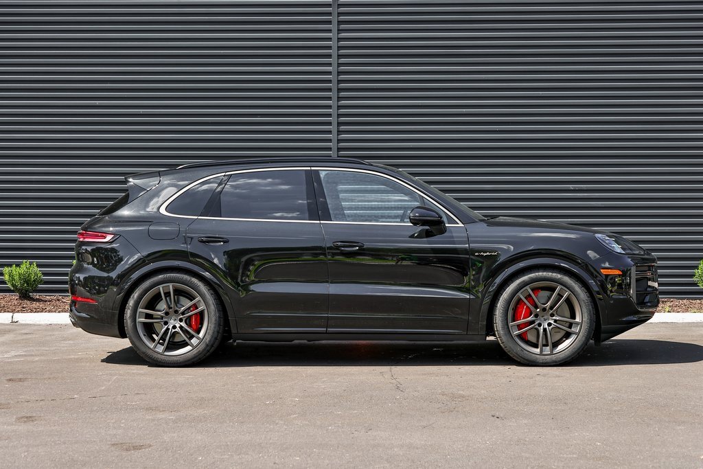 New 2026 Porsche Cayenne Turbo image 8