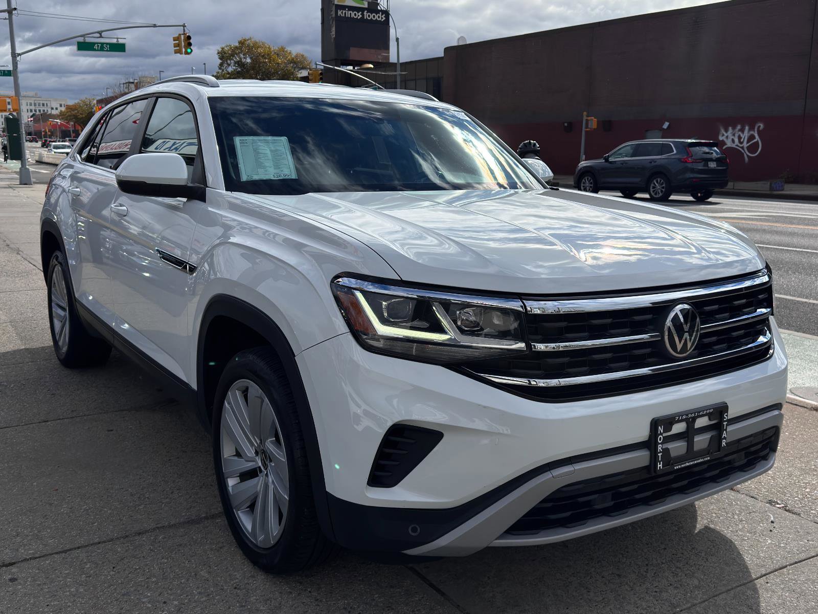 Used 2021 Volkswagen Atlas Cross Sport SE image 3