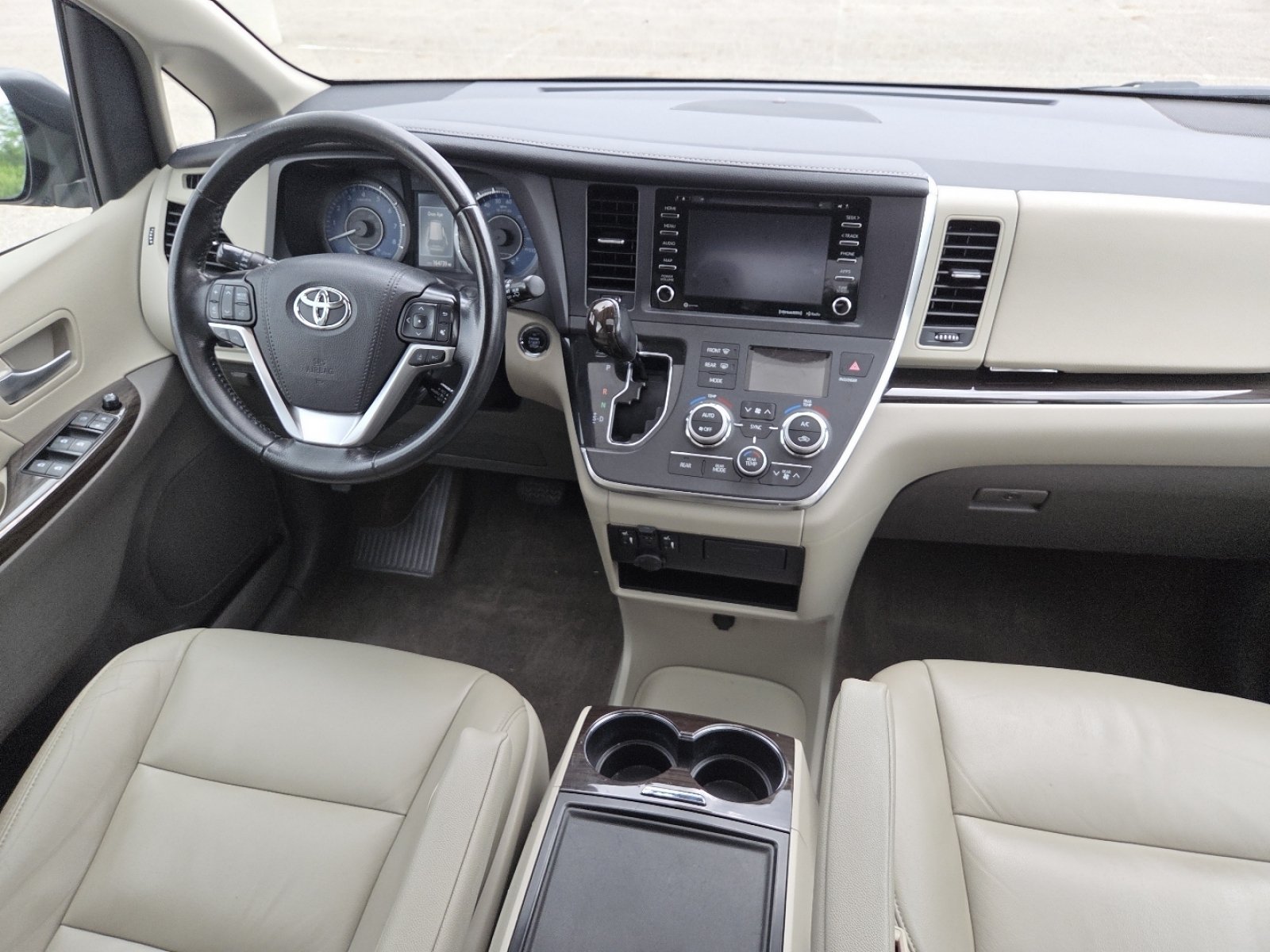 Used 2019 Toyota Sienna XLE w/ XLE Navigation Package AWD/4WD image 23