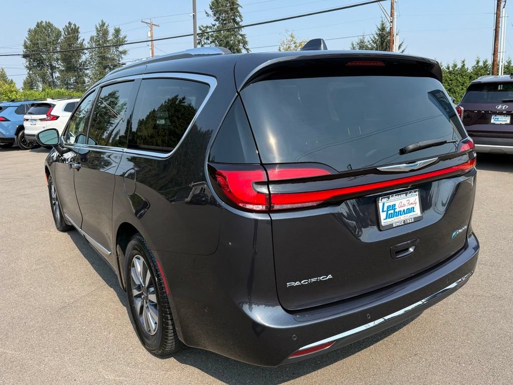 Used 2021 Chrysler Pacifica Limited w/ Premium & Safety Sphere Group FWD image 3