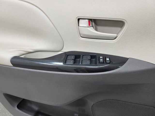Used 2011 Toyota Sienna LE FWD image 26
