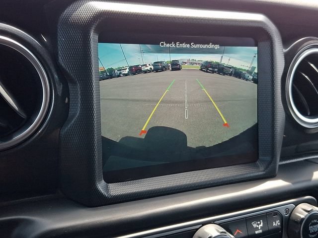 Used 2021 Jeep Wrangler Unlimited Sahara AWD/4WD image 16