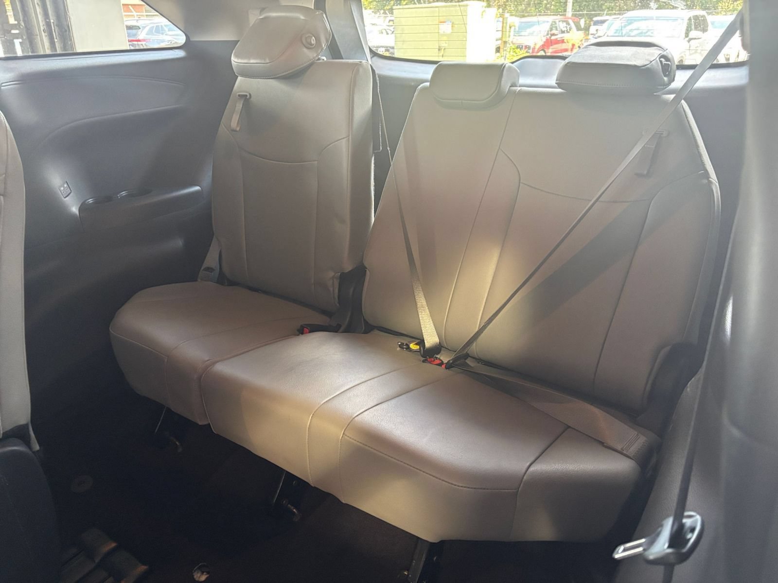 Used 2025 Toyota Sienna XLE FWD image 30