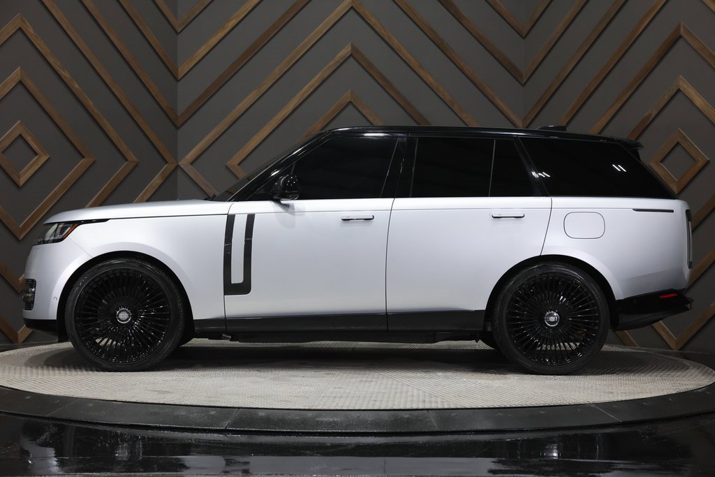 Used 2025 Land Rover Range Rover SE image 3