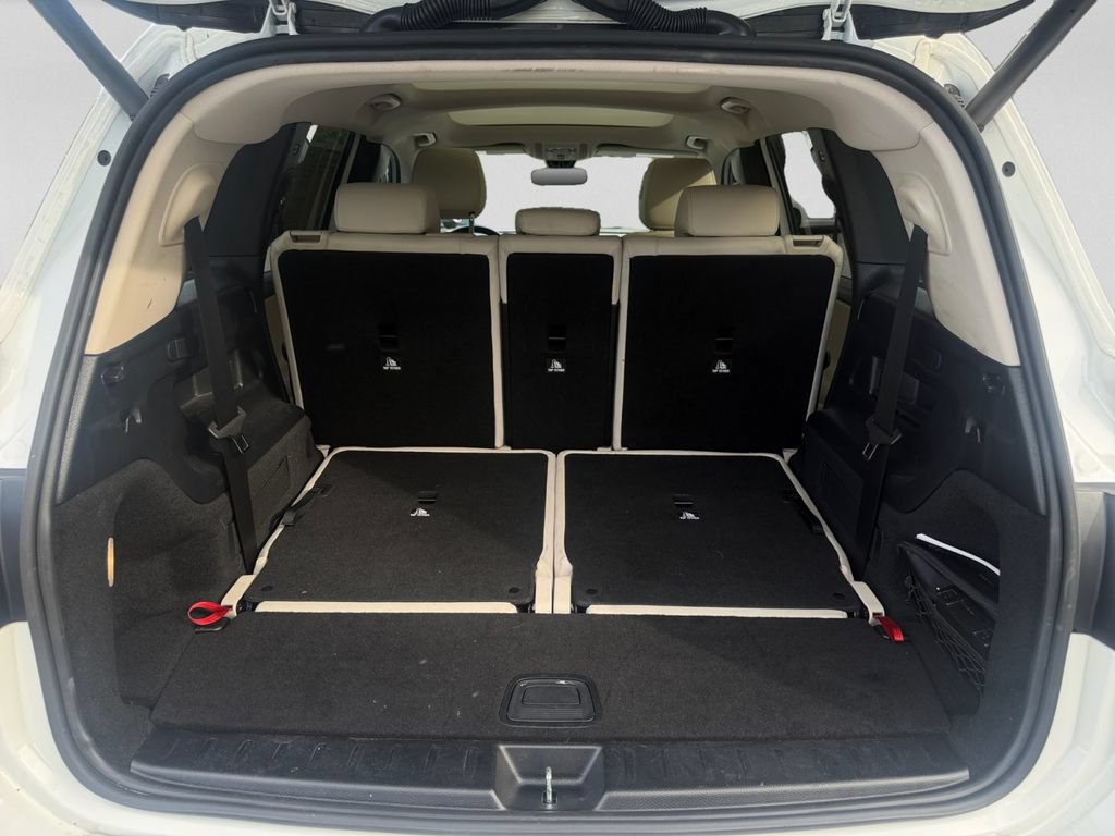Used 2023 Mercedes-Benz GLB 250 w/ Premium Package image 30