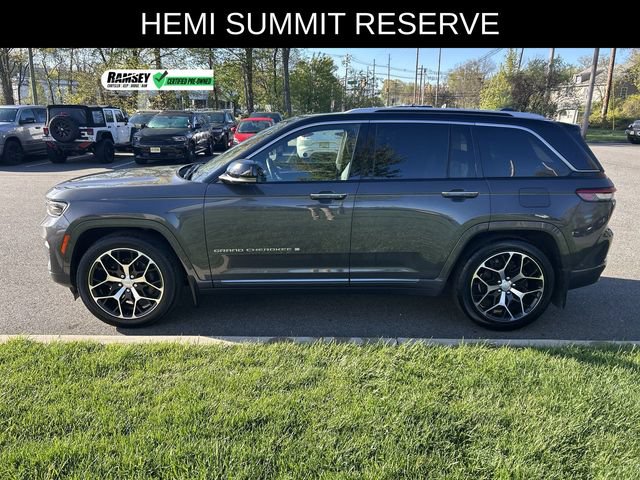 Used 2022 Jeep Grand Cherokee Summit AWD/4WD image 5