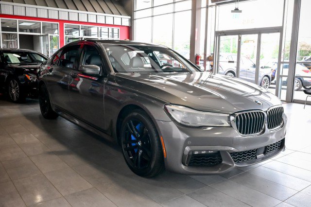 Used 2019 BMW 750i xDrive w/ M Sport Package AWD/4WD image 3