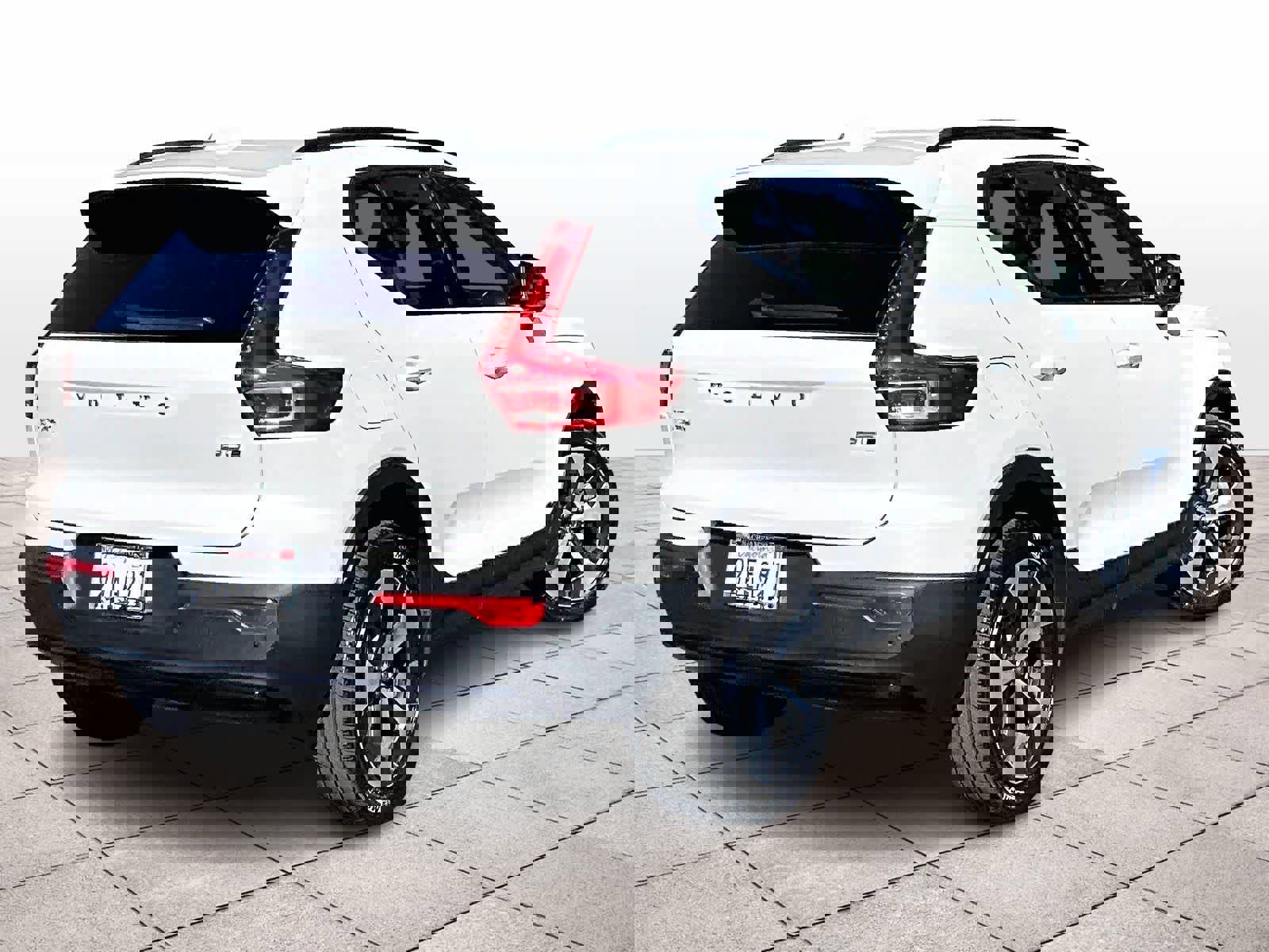 Used 2026 Volvo XC40 B5 Plus w/ Protection Package Premier image 16