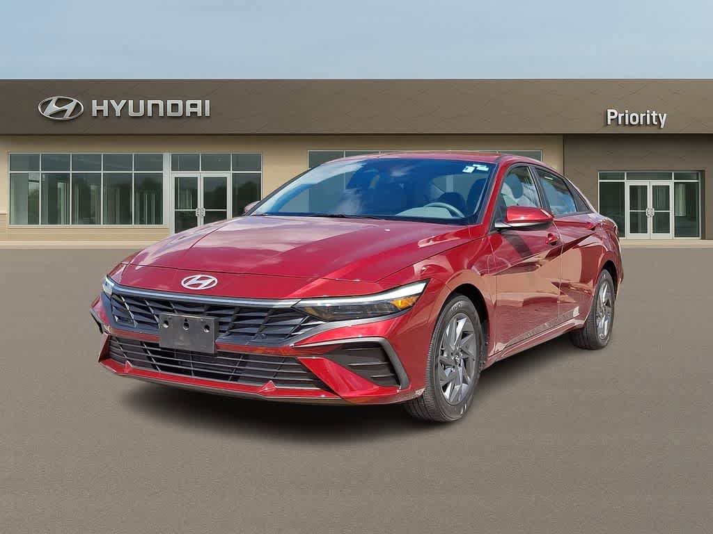 Used 2024 Hyundai Elantra SEL FWD image 1