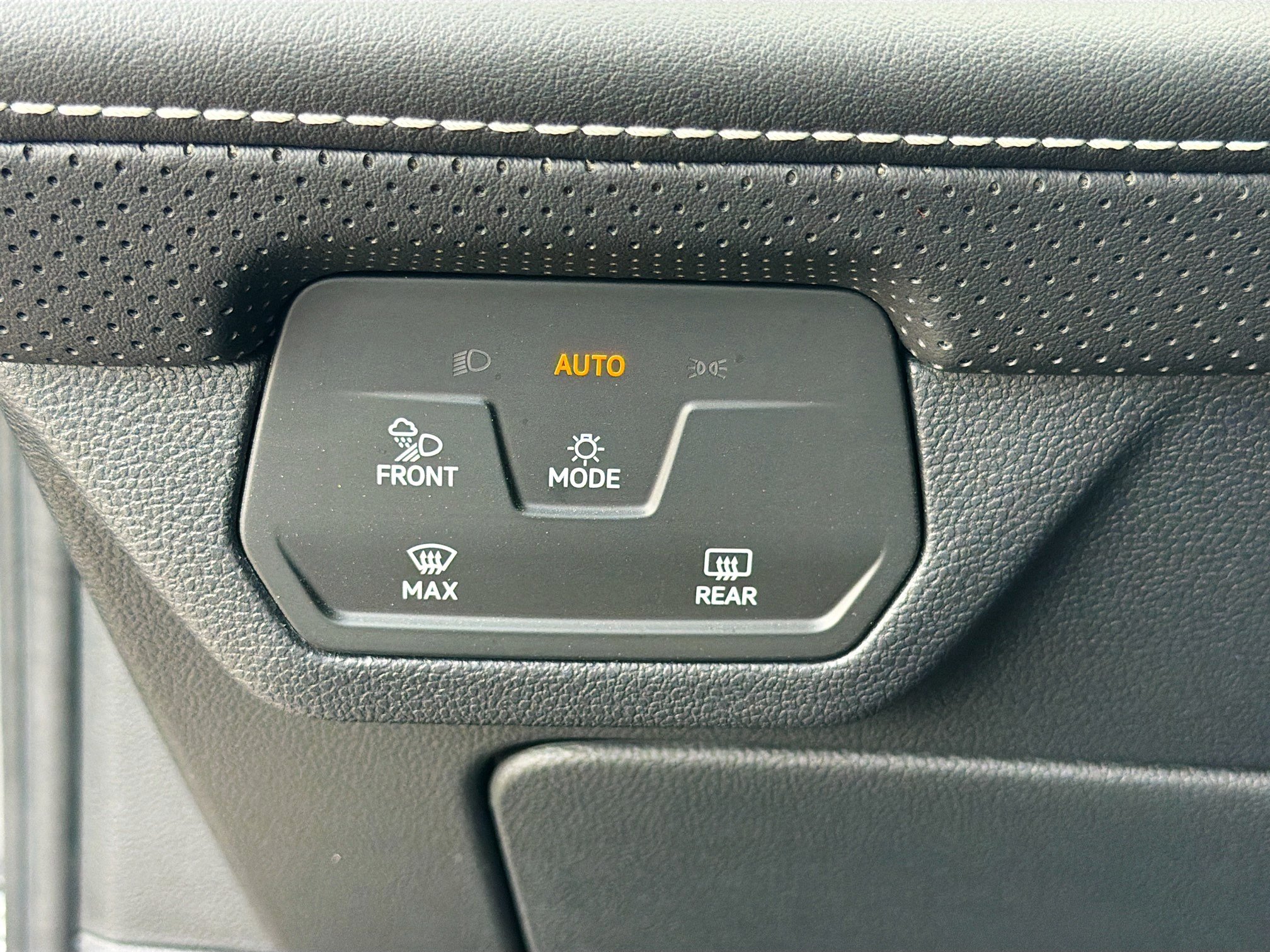 Used 2024 Volkswagen Atlas Cross Sport SE w/ Panoramic Sunroof Package AWD/4WD image 35