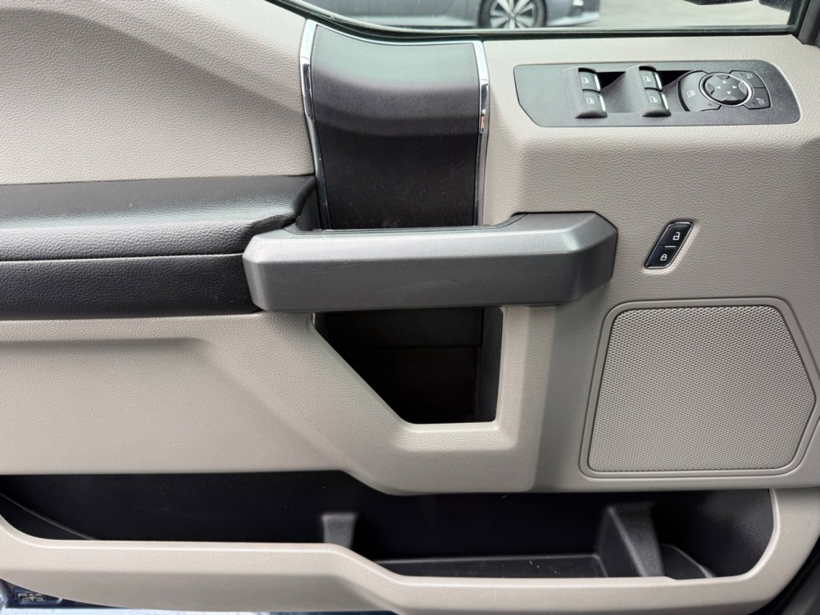 Used 2018 Ford F150 XLT image 32