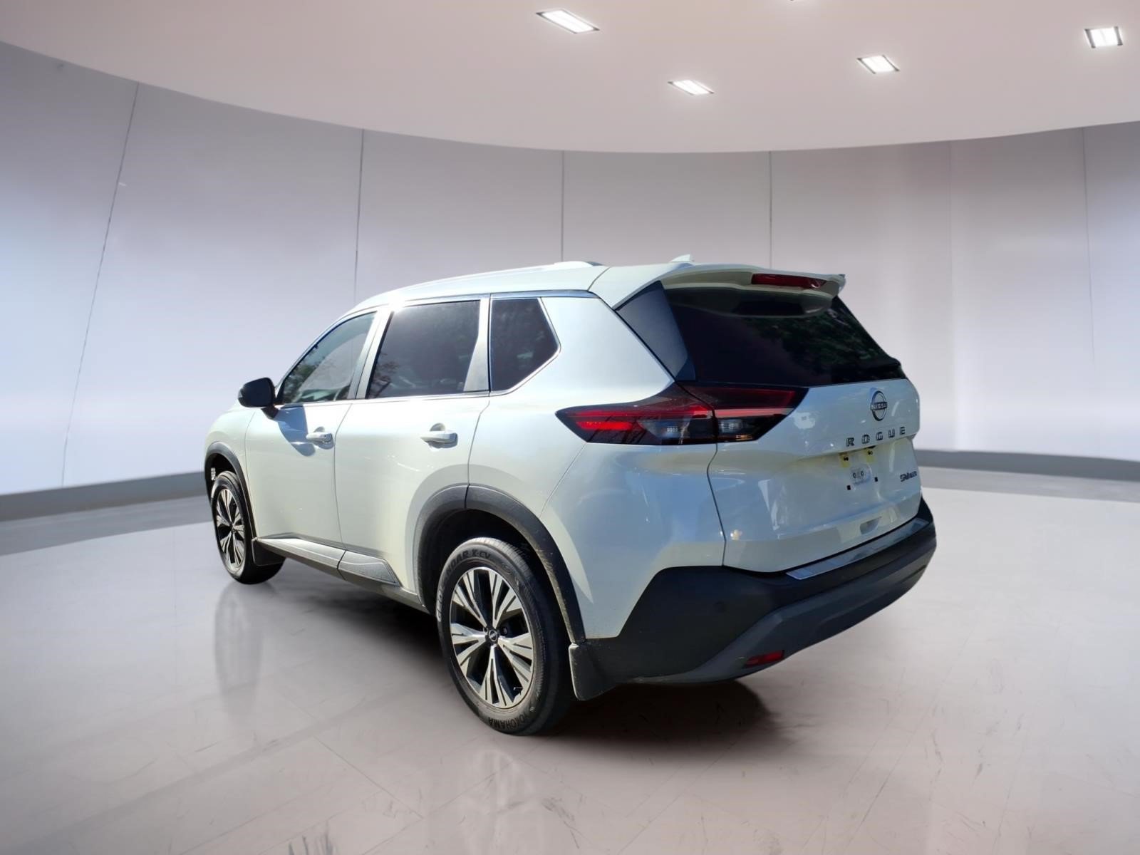 Used 2023 Nissan Rogue SV w/ SV Premium B Package AWD/4WD image 3