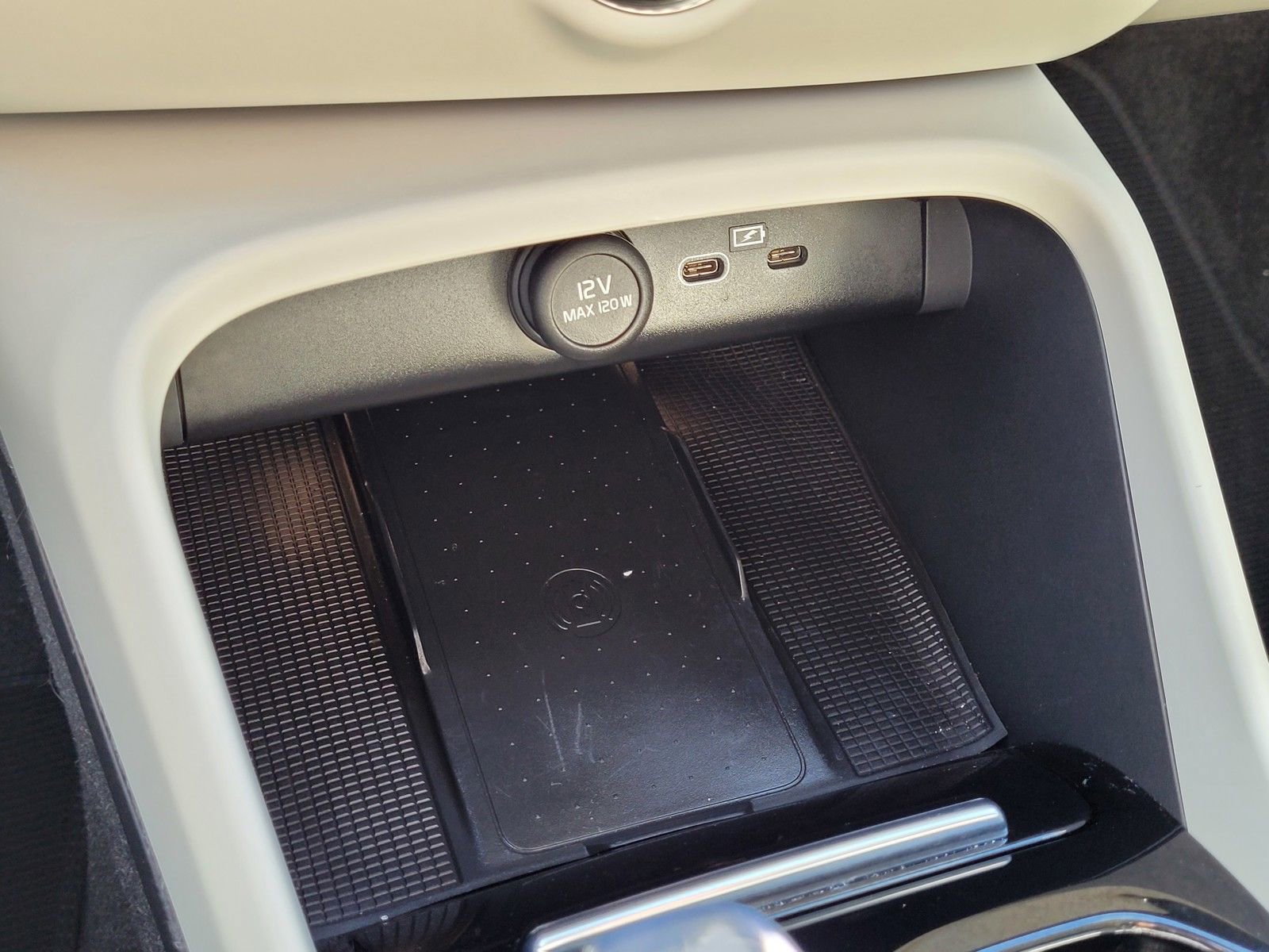 Certified 2023 Volvo XC40 B5 Plus w/ Driver Assist Package image 21