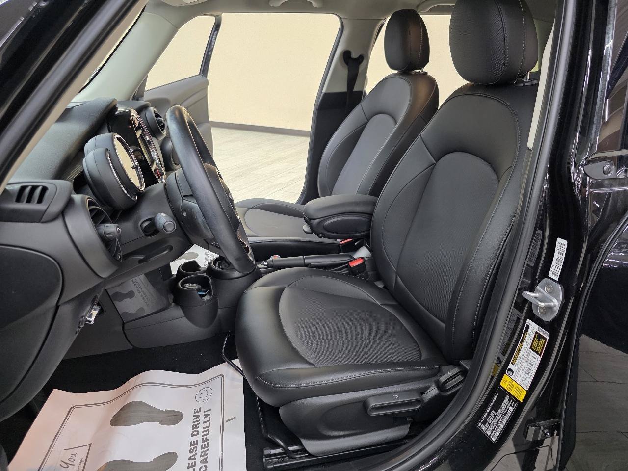 Used 2018 MINI Cooper 4-Door Hardtop w/ Signature Line Package FWD image 16