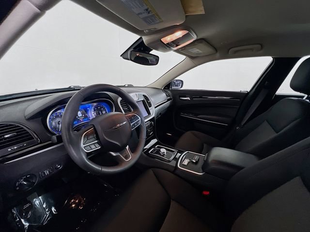 Used 2023 Chrysler 300 Touring w/ Safetytec Plus Group image 19