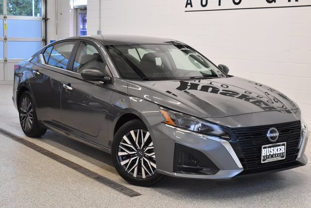 Used 2025 Nissan Altima 2.5 SV FWD image 1