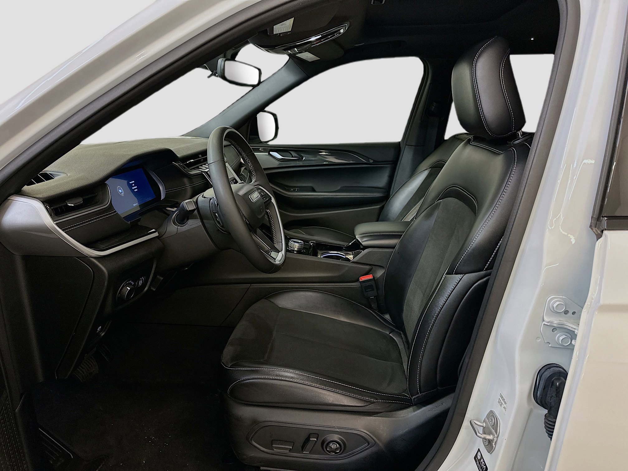 Used 2023 Jeep Grand Cherokee L Laredo image 13