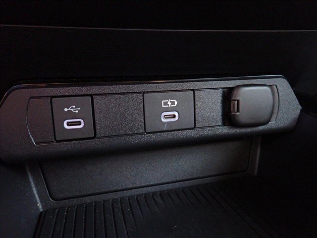 Used 2024 Toyota Prius XLE AWD/4WD image 19