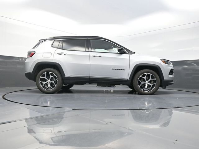 Used 2024 Jeep Compass Limited AWD/4WD image 28