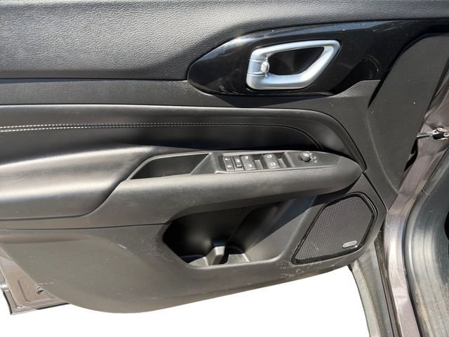 Used 2022 Jeep Compass Latitude w/ Sun and Sound Group AWD/4WD image 13