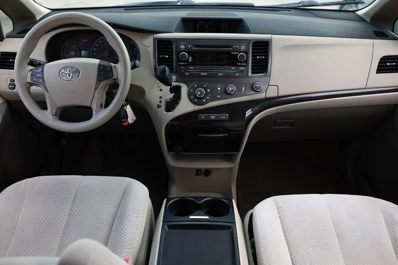 Used 2011 Toyota Sienna LE image 21