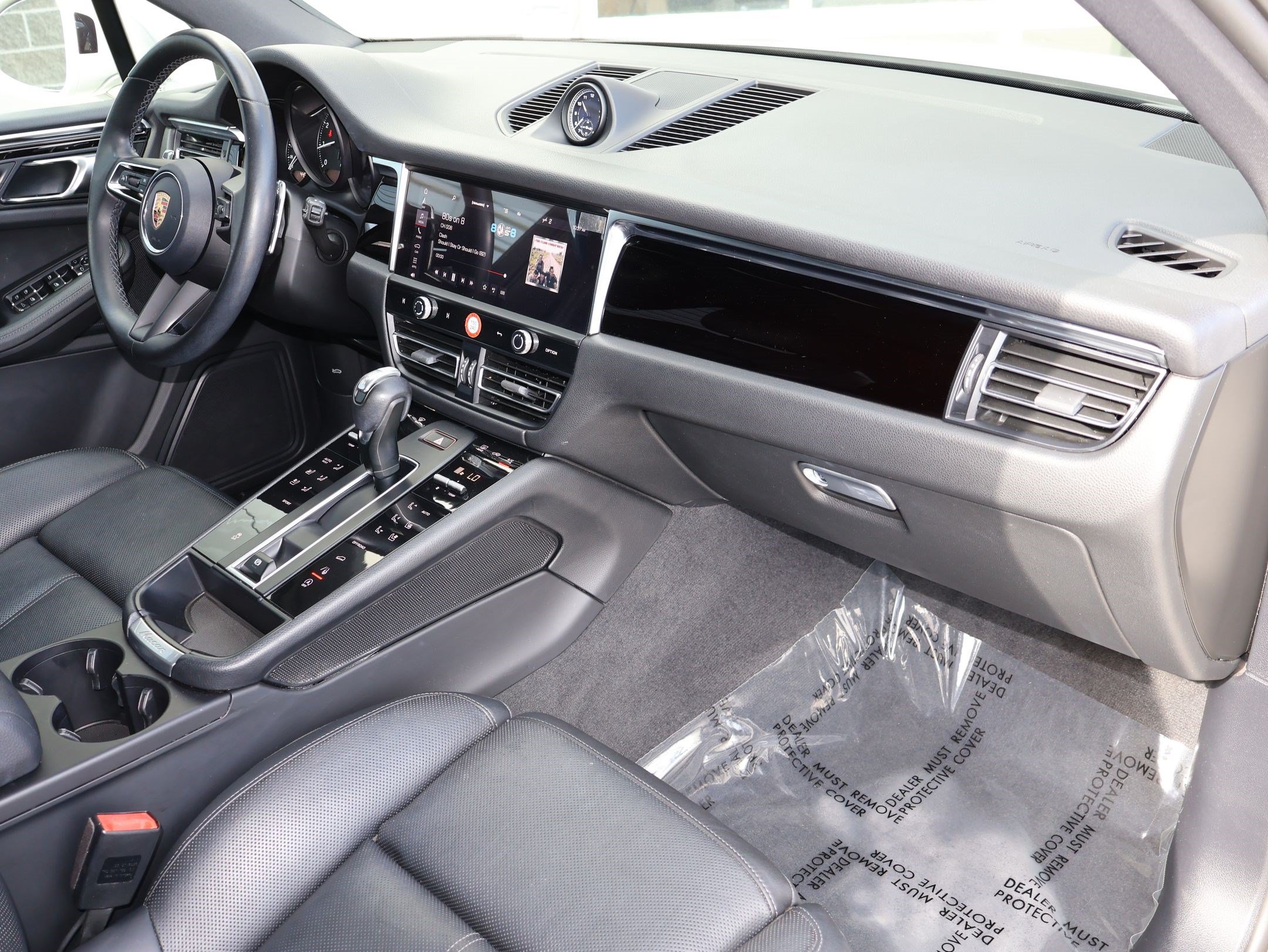 Used 2023 Porsche Macan AWD/4WD image 33