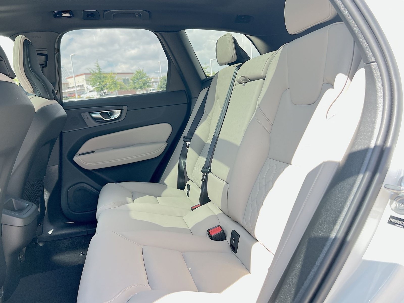 New 2026 Volvo XC60 B5 Plus w/ Protection Package Premier AWD/4WD image 31