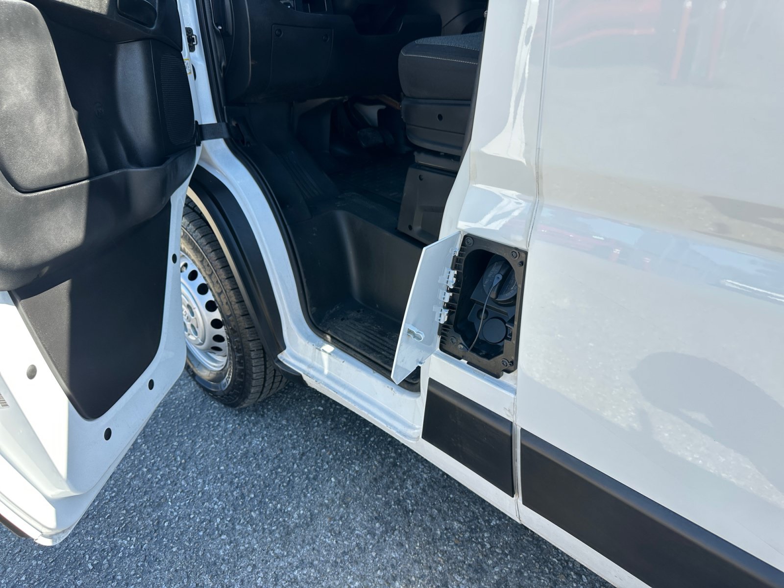 Used 2024 RAM ProMaster 2500 w/ Convenience Group FWD image 25