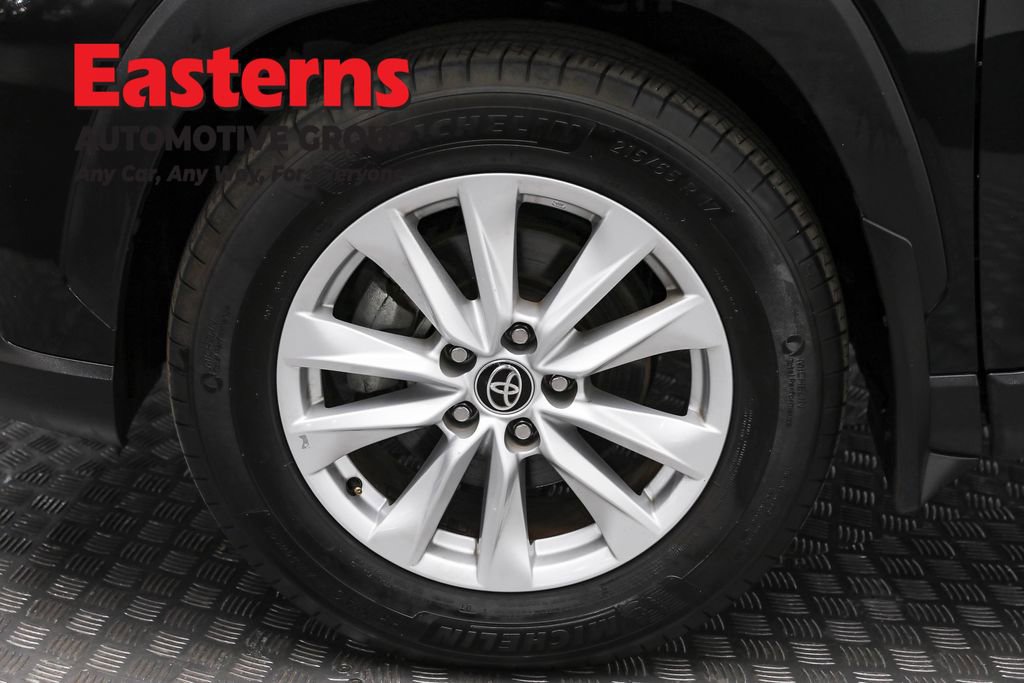 Used 2022 Toyota Corolla Cross LE image 32