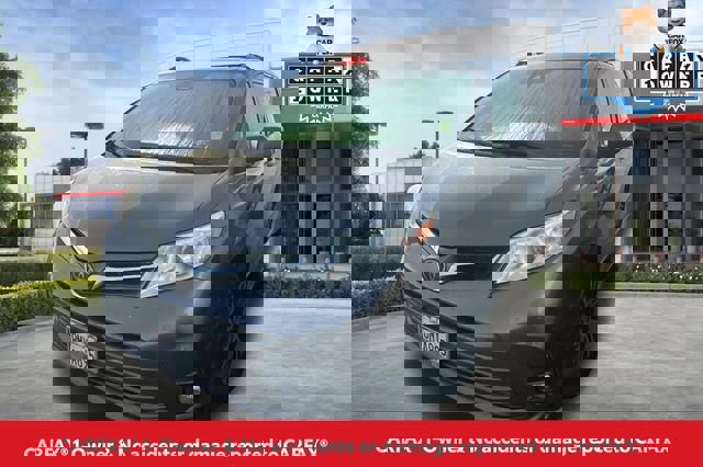 Used 2020 Toyota Sienna XLE Premium image 2