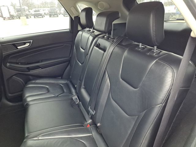 Used 2019 Ford Edge Titanium image 21