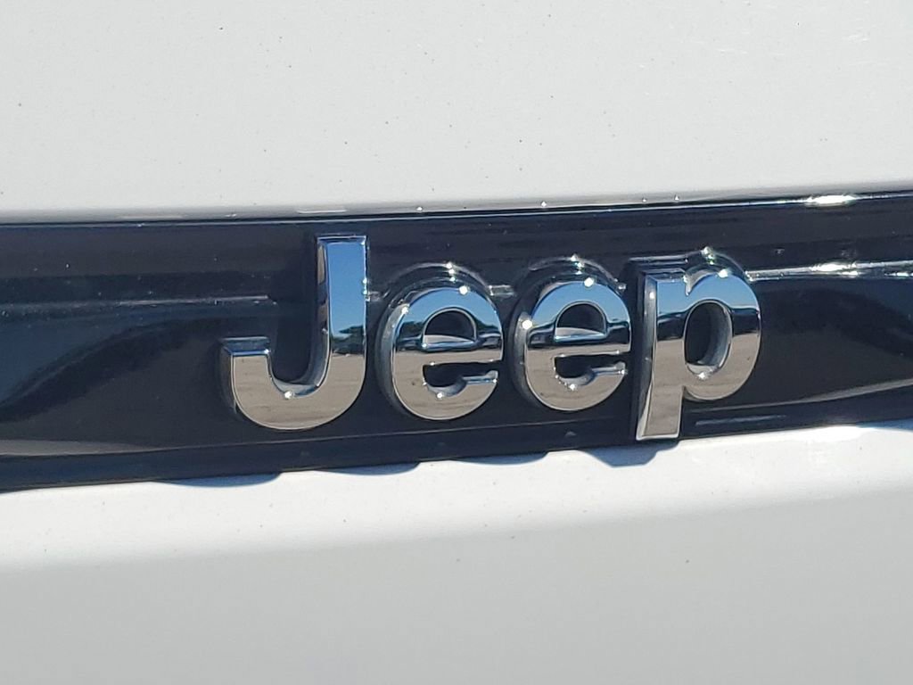 Used 2022 Jeep Grand Cherokee Limited w/ Luxury Tech Group II image 43