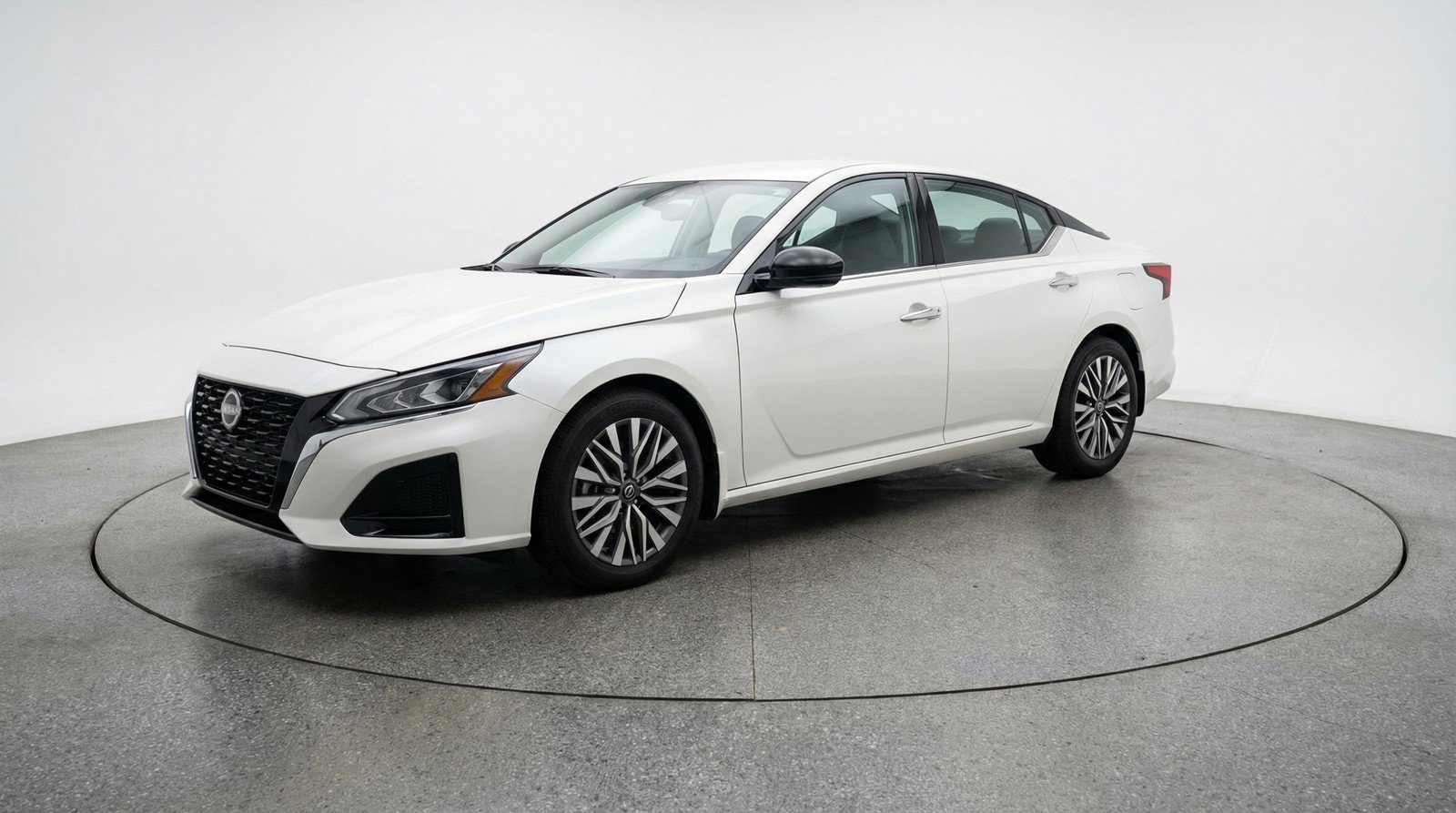 Used 2025 Nissan Altima 2.5 SV FWD image 3