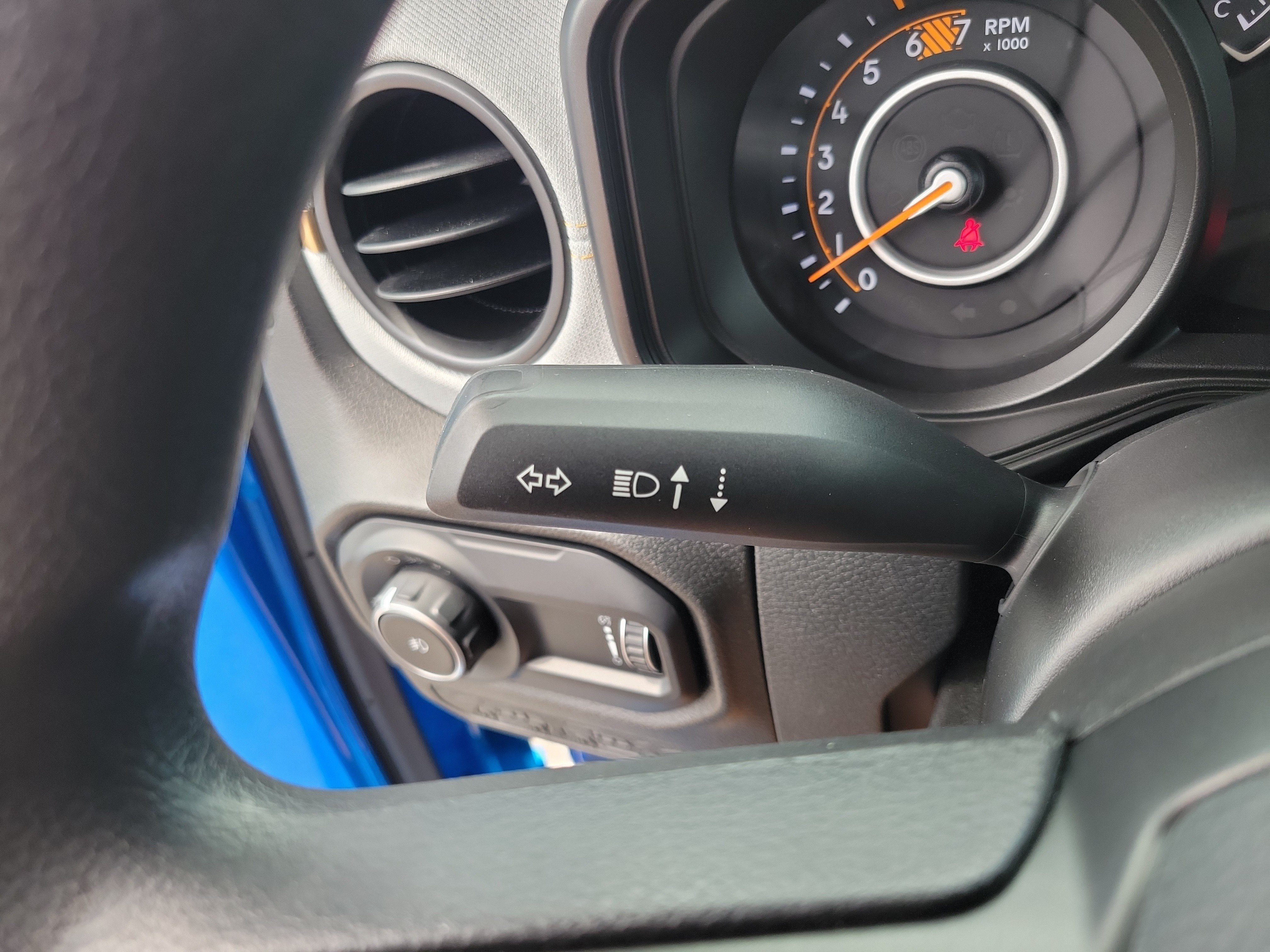 Used 2025 Jeep Wrangler Sport AWD/4WD image 17