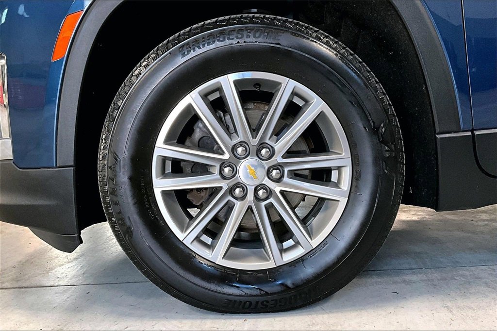 Used 2023 Chevrolet Traverse LT image 8