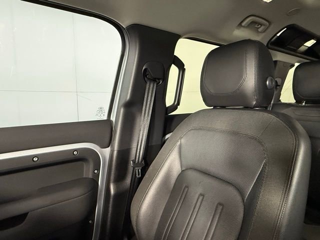 Used 2020 Land Rover Defender 110 SE image 19