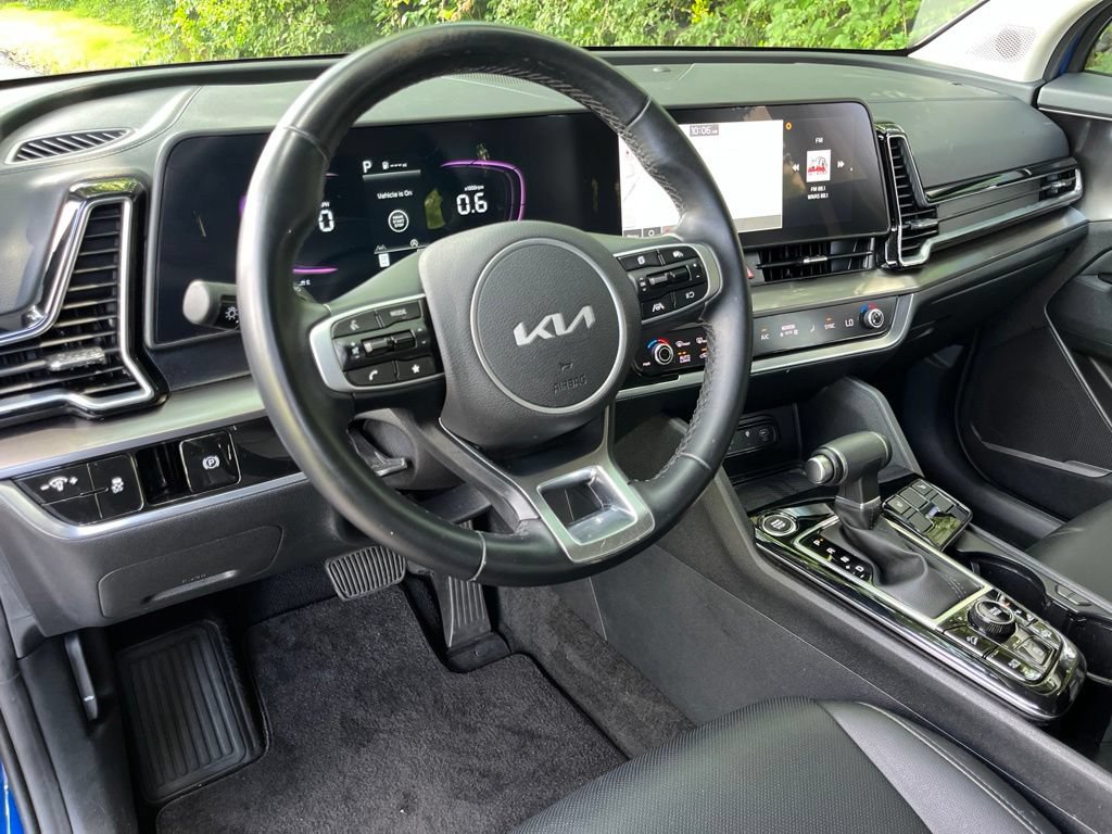 Used 2025 Kia Sportage EX FWD image 2