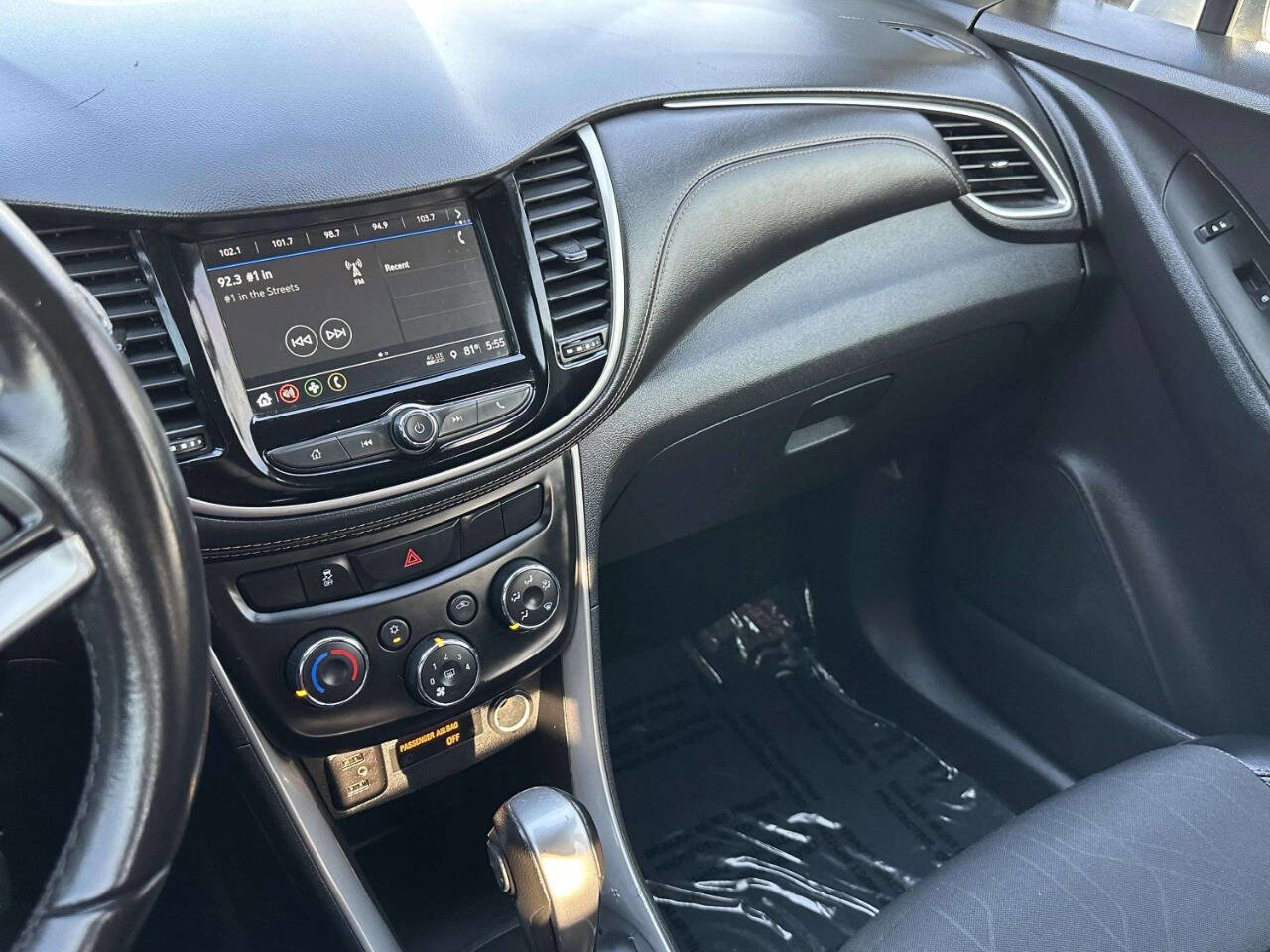 Used 2019 Chevrolet Trax LT w/ LT Convenience Package FWD image 29