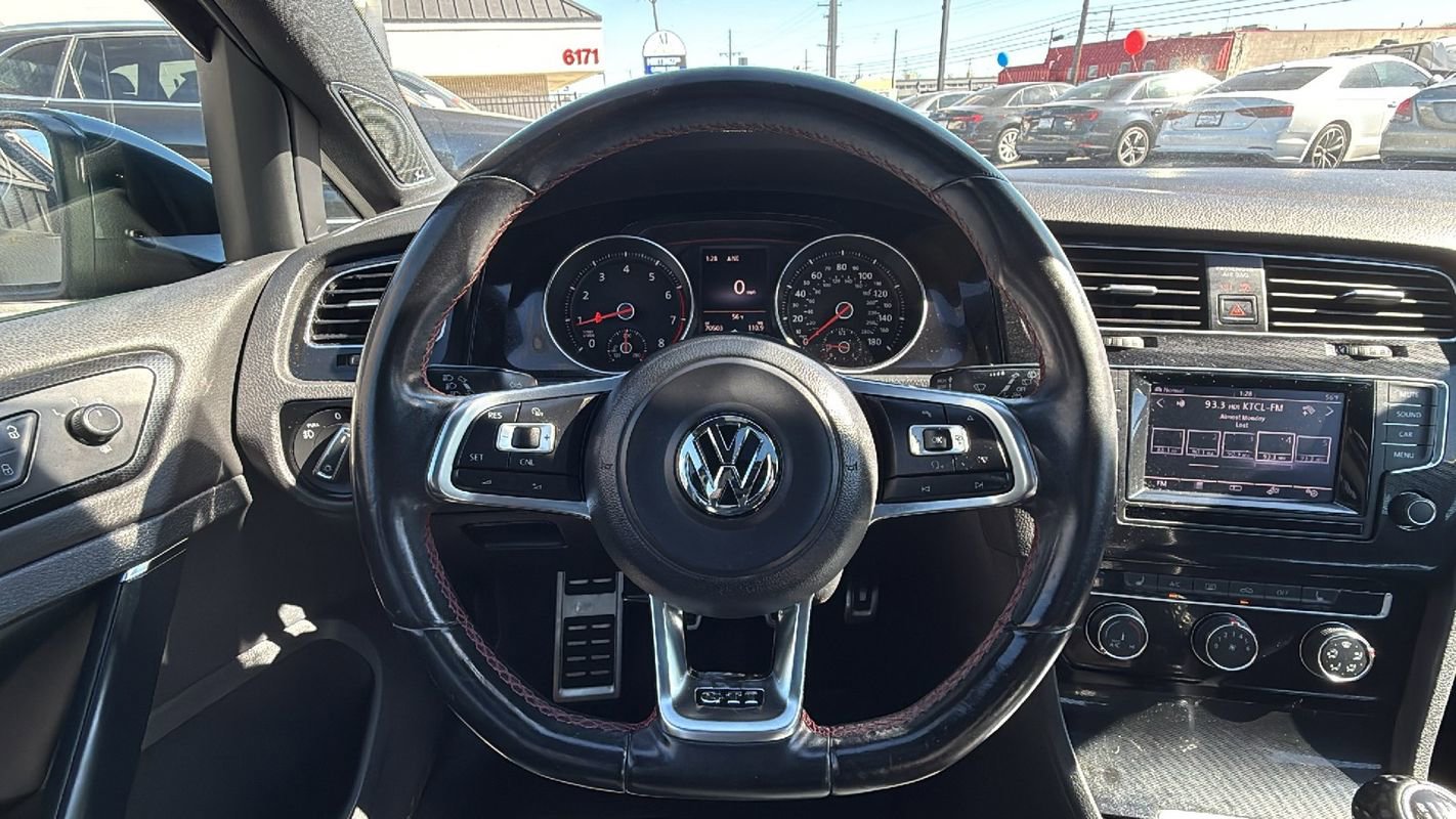 Used 2015 Volkswagen GTI SE FWD image 20