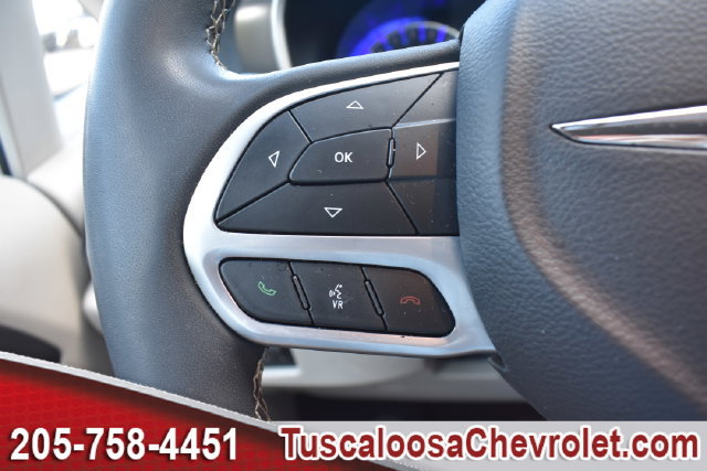 Used 2024 Chrysler Pacifica Touring-L FWD image 35