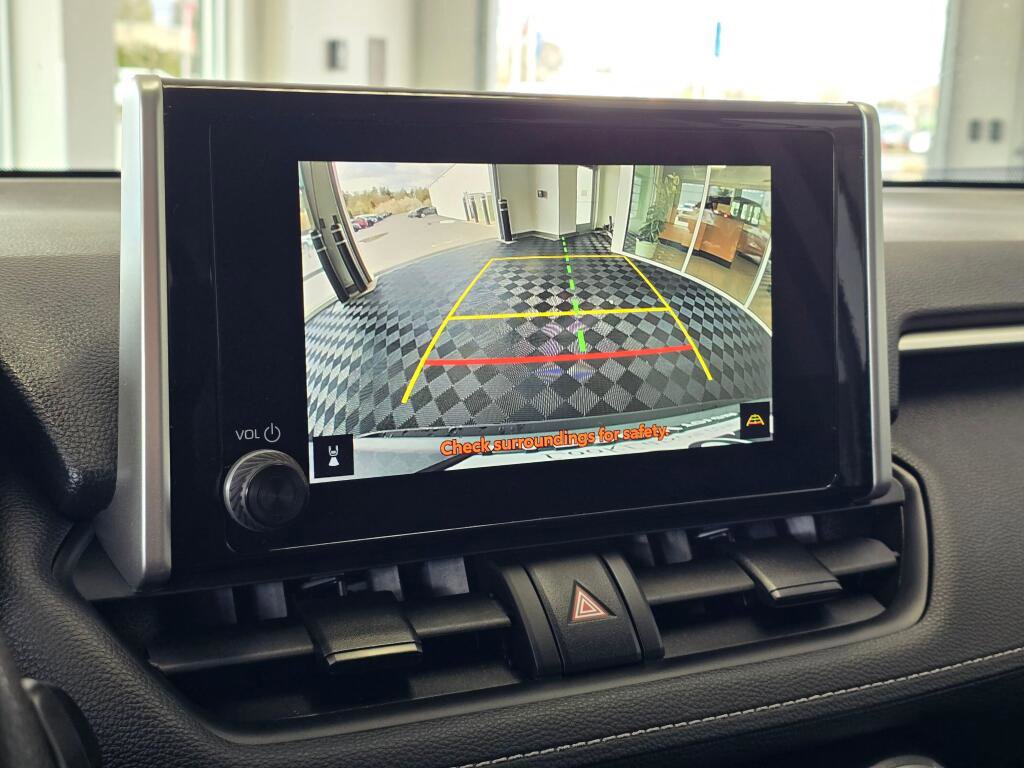 Used 2024 Toyota RAV4 XLE AWD/4WD image 30