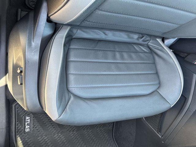 Used 2021 Volkswagen Atlas SEL Premium image 19