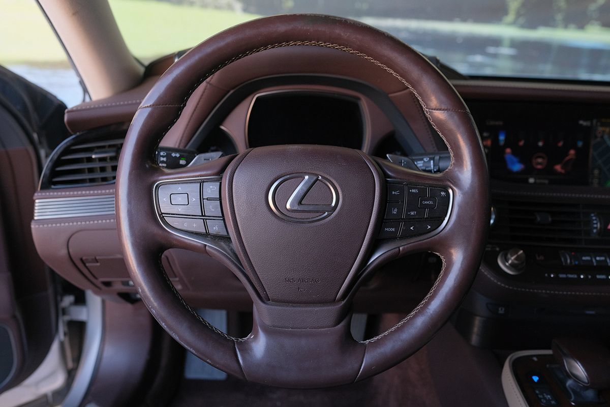 Used 2018 Lexus LS 500 w/ Accessory Package (Z2) RWD image 10